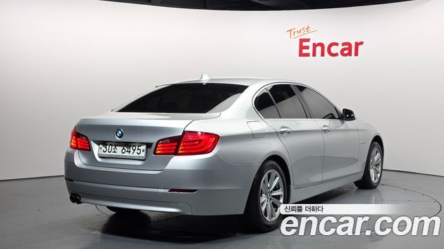 BMW 5-Series 2011 — photo 2