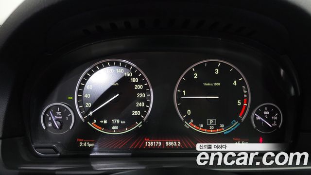 BMW 5-Series 2011 — photo 8