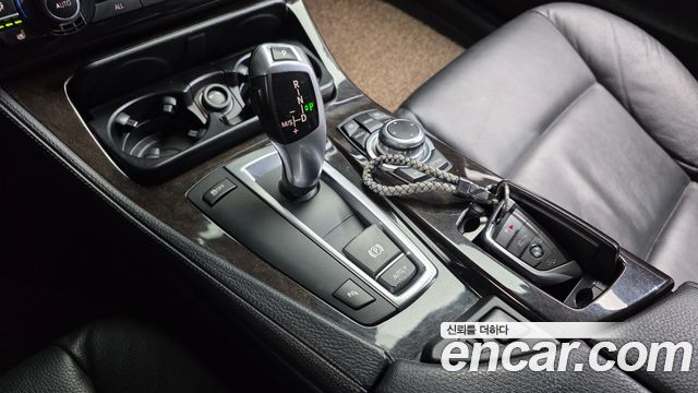 BMW 5-Series 2011 — photo 9