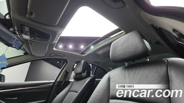 BMW 5-Series 2011 — photo 12