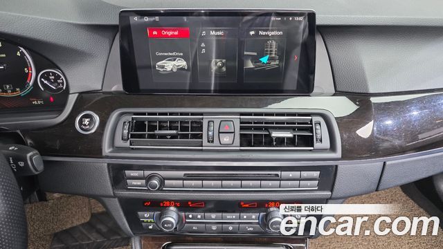 BMW 5-Series 2011 — photo 15