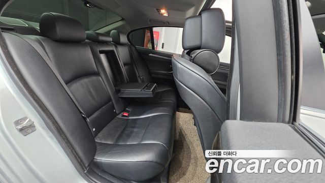 BMW 5-Series 2011 — photo 19