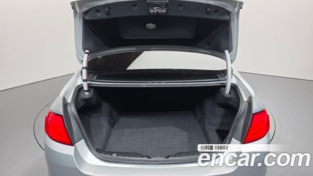 BMW 5-Series 2011 — photo 20