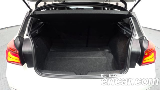 BMW 1-Series 2019 — photo 20