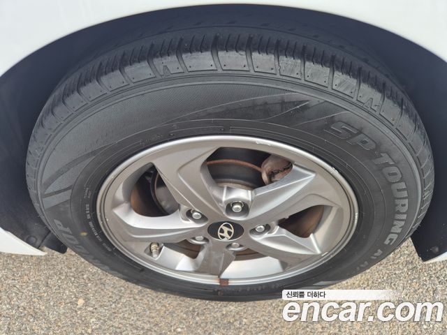 Hyundai AVANTE 2018 — photo 9