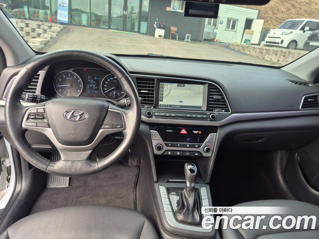 Hyundai AVANTE 2018 — photo 11