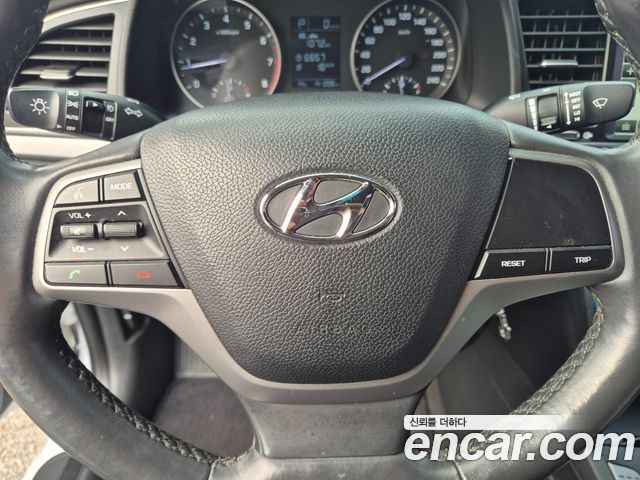 Hyundai AVANTE 2018 — photo 12