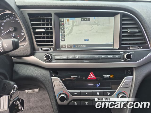 Hyundai AVANTE 2018 — photo 13