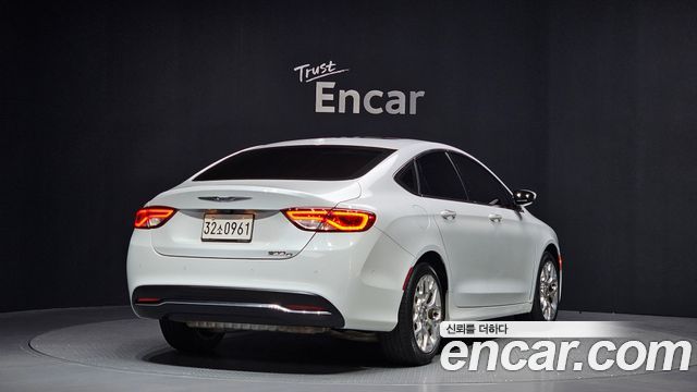 Chrysler 200 2015 — photo 2