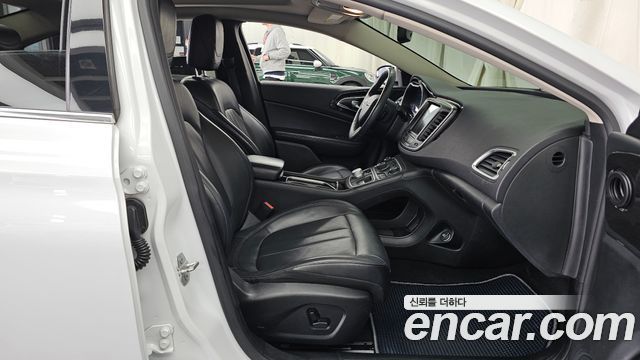 Chrysler 200 2015 — photo 11
