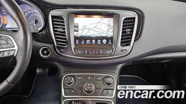 Chrysler 200 2015 — photo 14