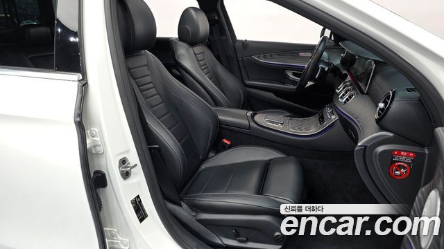 Mercedes-Benz E-Class 2021 — photo 10