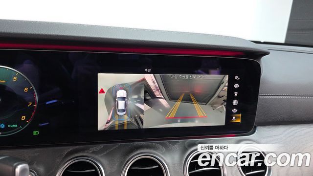 Mercedes-Benz E-Class 2021 — photo 14