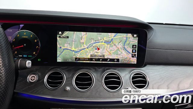 Mercedes-Benz E-Class 2021 — photo 15