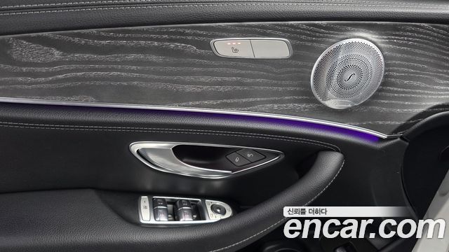 Mercedes-Benz E-Class 2021 — photo 17