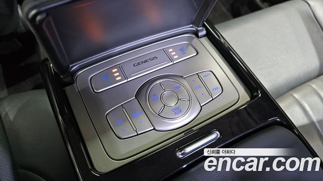 Hyundai Genesis 2012 — photo 19
