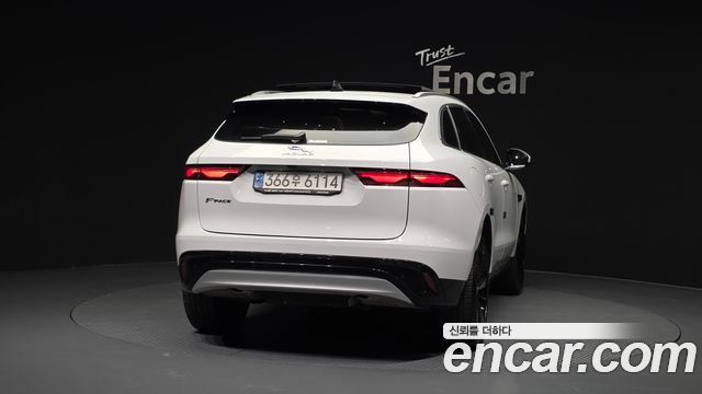 Jaguar F-PACE 2023 — photo 4