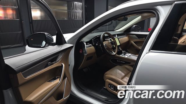 Jaguar F-PACE 2023 — photo 10