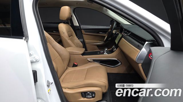 Jaguar F-PACE 2023 — photo 11