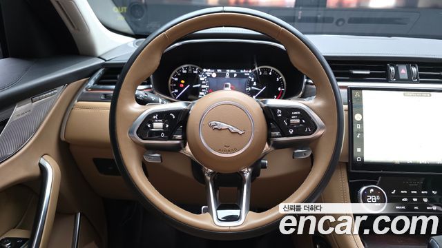 Jaguar F-PACE 2023 — photo 13