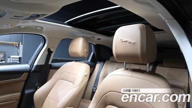 Jaguar F-PACE 2023 — photo 18