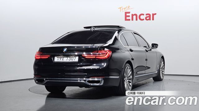 BMW 7-Series 2016 — photo 2