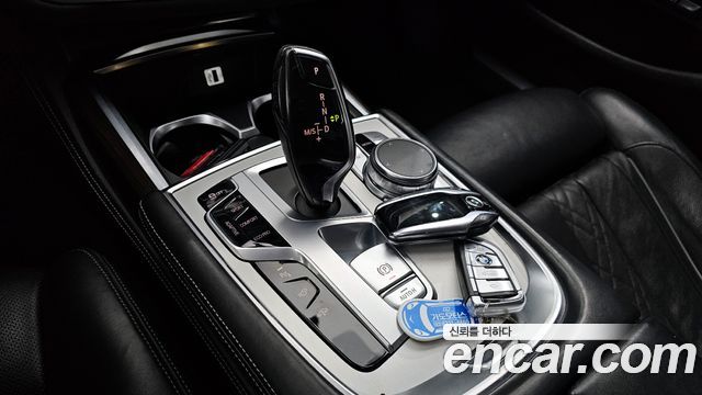 BMW 7-Series 2016 — photo 9