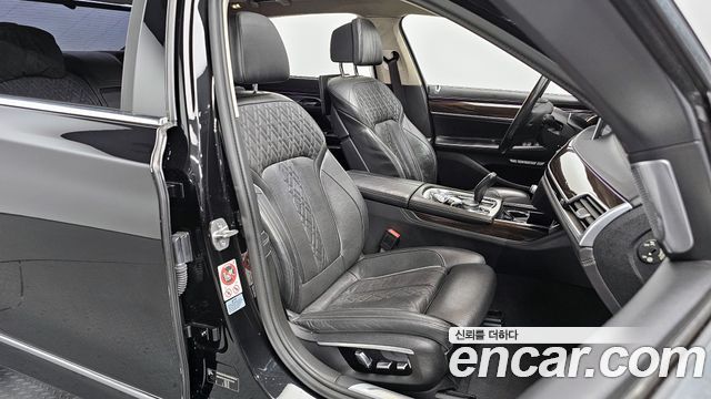 BMW 7-Series 2016 — photo 10