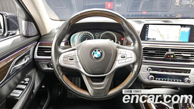 BMW 7-Series 2016 — photo 13