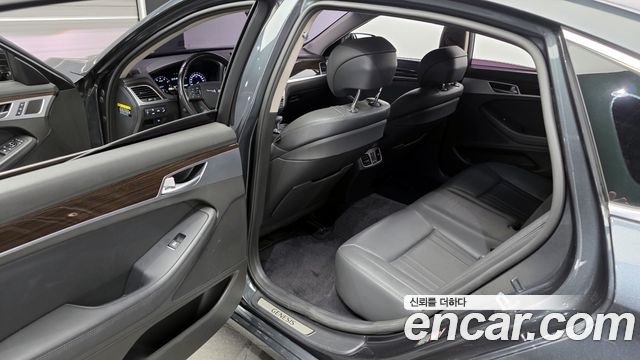 Genesis G80 2018 — photo 11