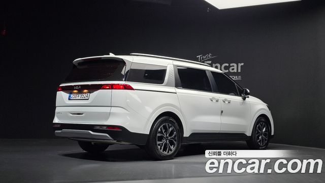 Kia Canival 2023 — photo 2