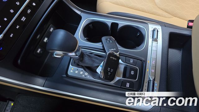 Kia Canival 2023 — photo 9