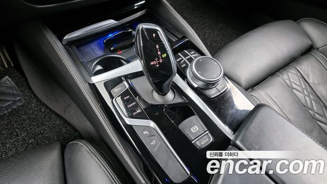 BMW 5-Series 2019 — photo 9