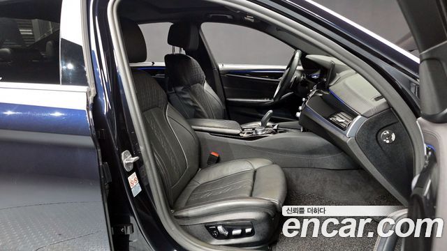 BMW 5-Series 2019 — photo 10