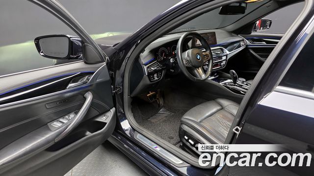 BMW 5-Series 2019 — photo 11