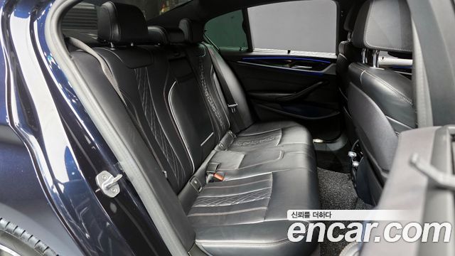 BMW 5-Series 2019 — photo 12