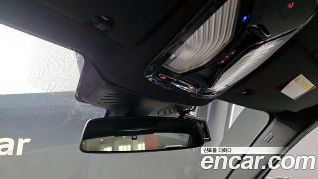 BMW 5-Series 2019 — photo 16
