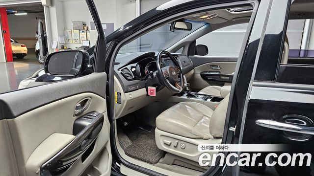 Kia Canival 2018 — photo 10