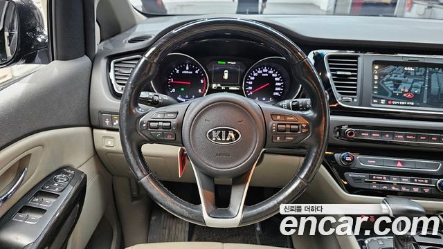 Kia Canival 2018 — photo 13