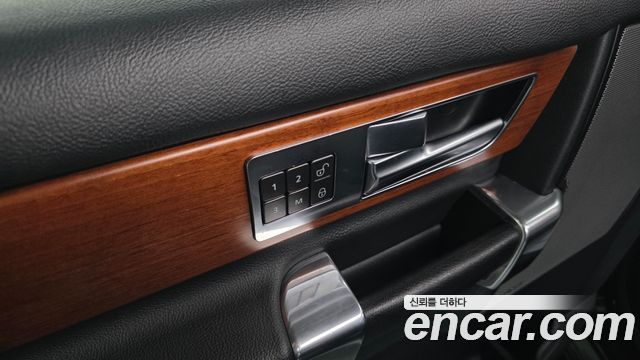 Land Rover Discovery 2013 — photo 17