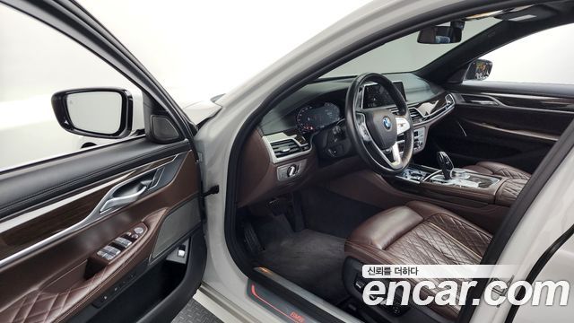 BMW 7-Series 2022 — photo 10