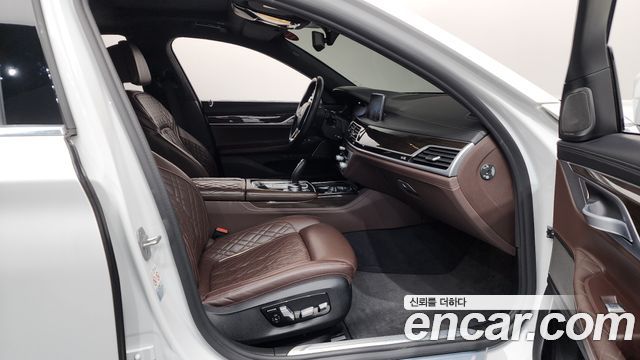 BMW 7-Series 2022 — photo 11