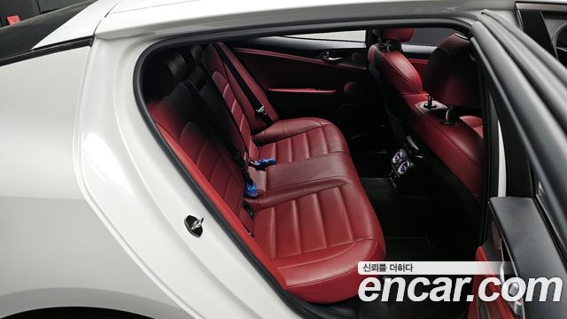 Kia Stinger 2018 — photo 11