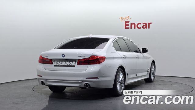 BMW 5-Series 2018 — photo 2
