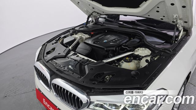 BMW 5-Series 2018 — photo 6