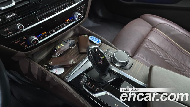 BMW 5-Series 2018 — photo 9