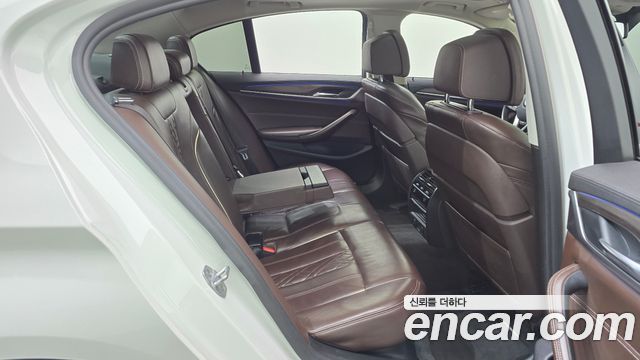 BMW 5-Series 2018 — photo 12