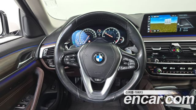 BMW 5-Series 2018 — photo 13