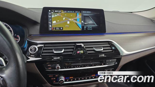 BMW 5-Series 2018 — photo 14