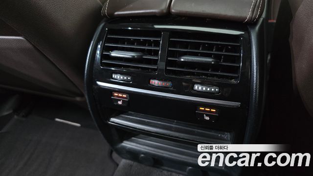 BMW 5-Series 2018 — photo 18